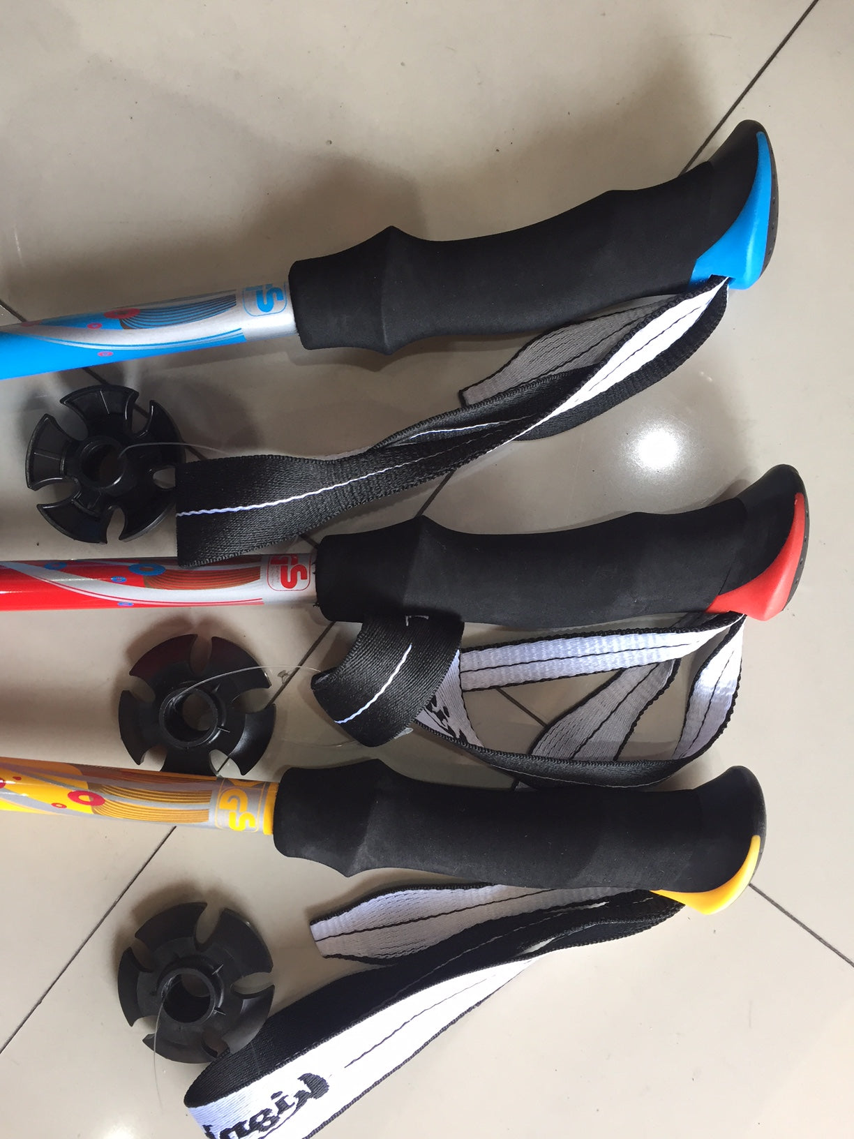 https://cdn.shopify.com/s/files/1/0270/9051/8064/products/Baston_Trekking_lux_7075_3.jpg?v=1576856428